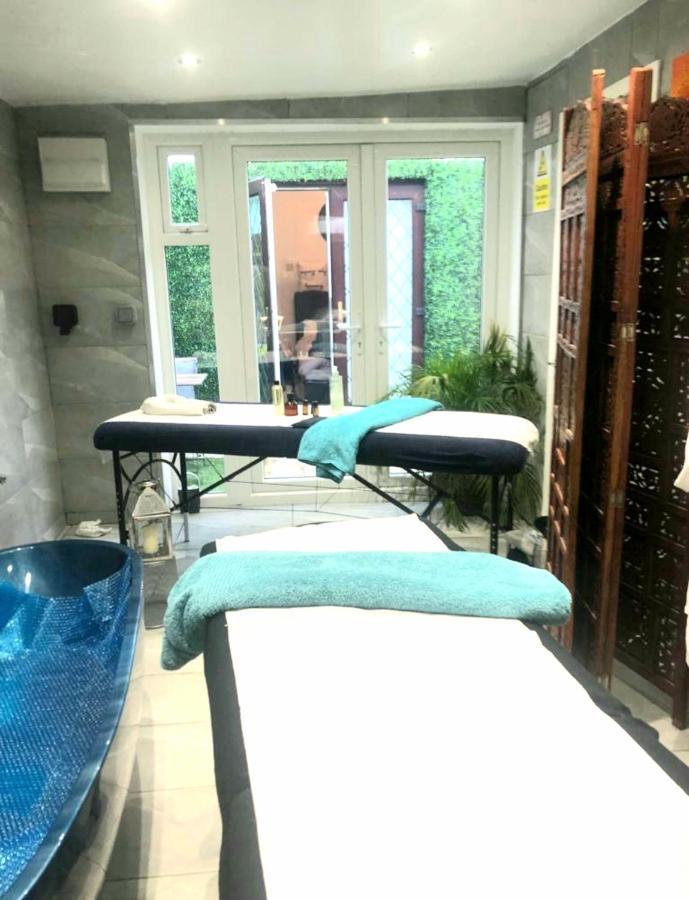 Apartment With Private Hot Tub, Sauna, Ice Bath, Gym 레인험 외부 사진